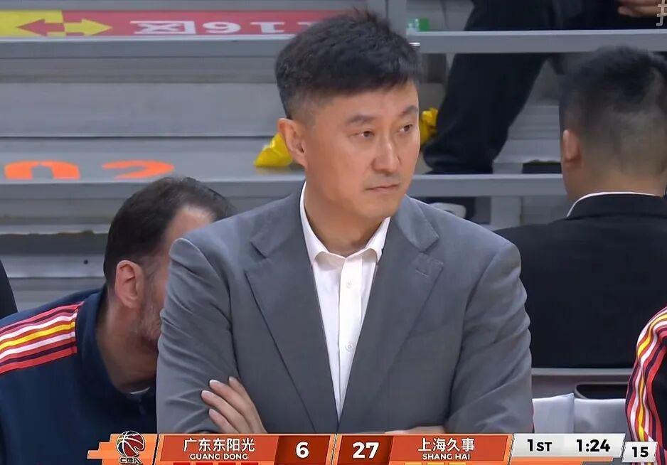 世界杯 官网-广东男篮40分惨败，三分球35中5+17次失误，上海男篮酣畅淋漓大胜