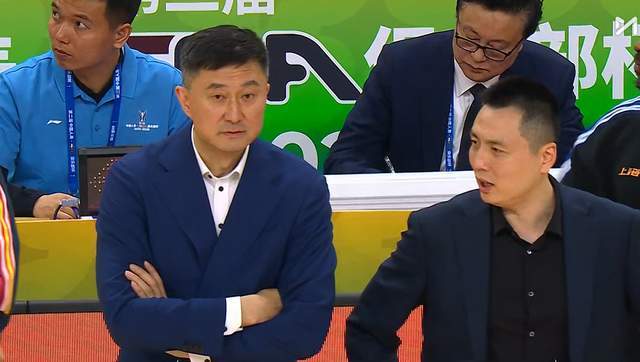 果然遭3杀！广东惨负上海无缘4强，杜锋弃用强援，奎因空砍37+14